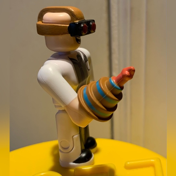 Roblox Make A Cake: Cake Scientist Figure - Picture 3 of 5